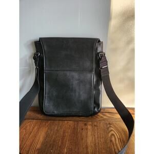 Waterfield San Francisco USA Black  Laptop/iPad Crossbody Satchel Bag